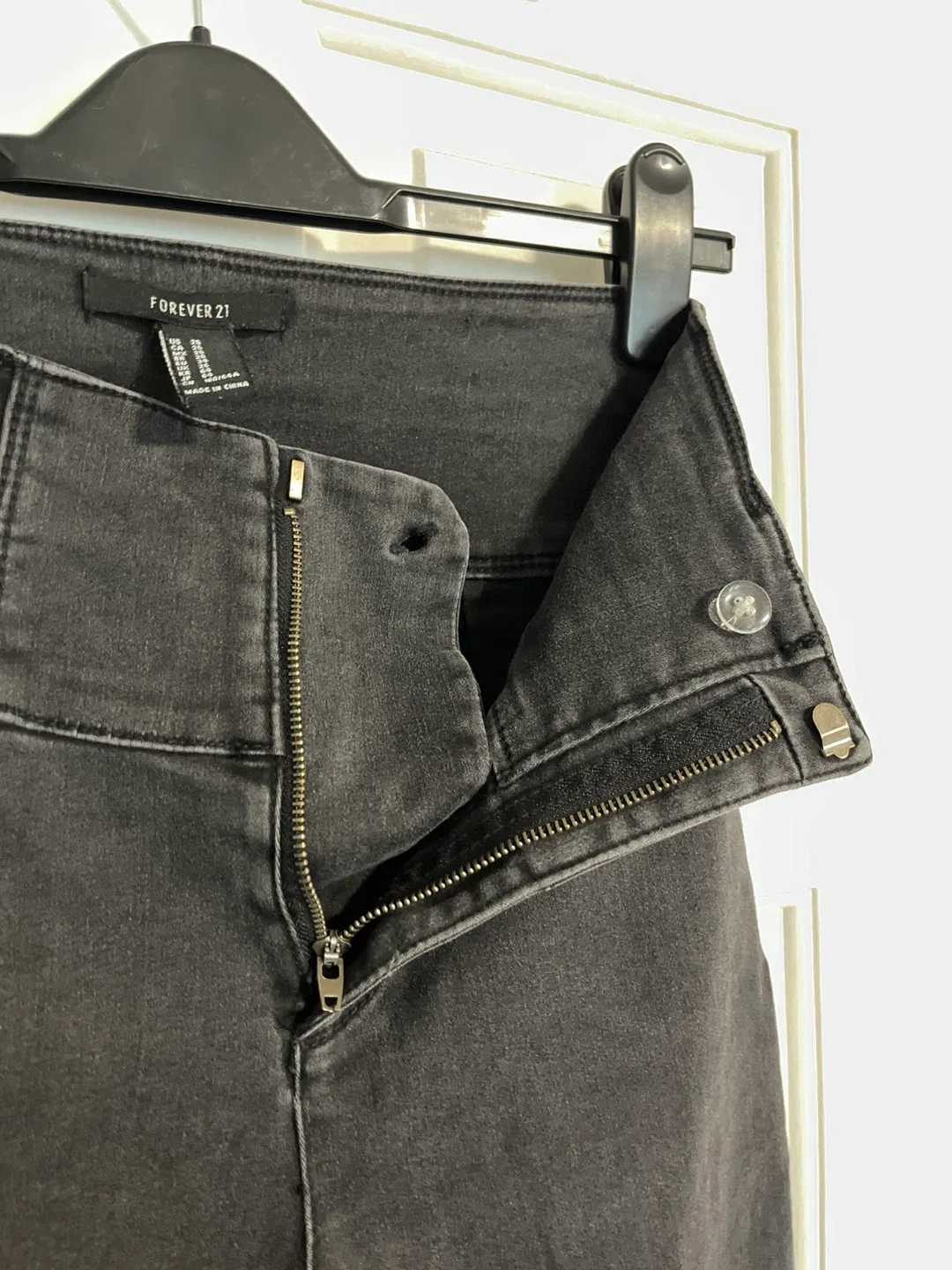 Forever 21 dark grey Jeans - Size 25 image indicator(4)