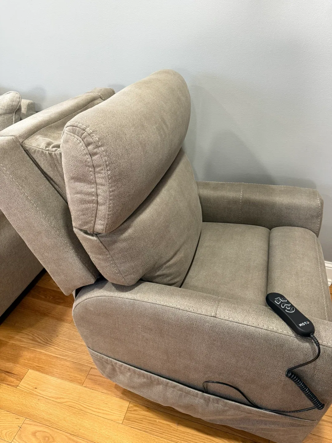 Alfred Heated Recliner Lift Chair with Power Headrest image indicator(3)