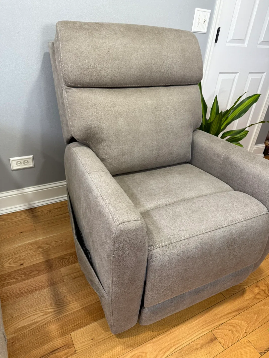 Alfred Heated Recliner Lift Chair with Power Headrest image indicator(9)