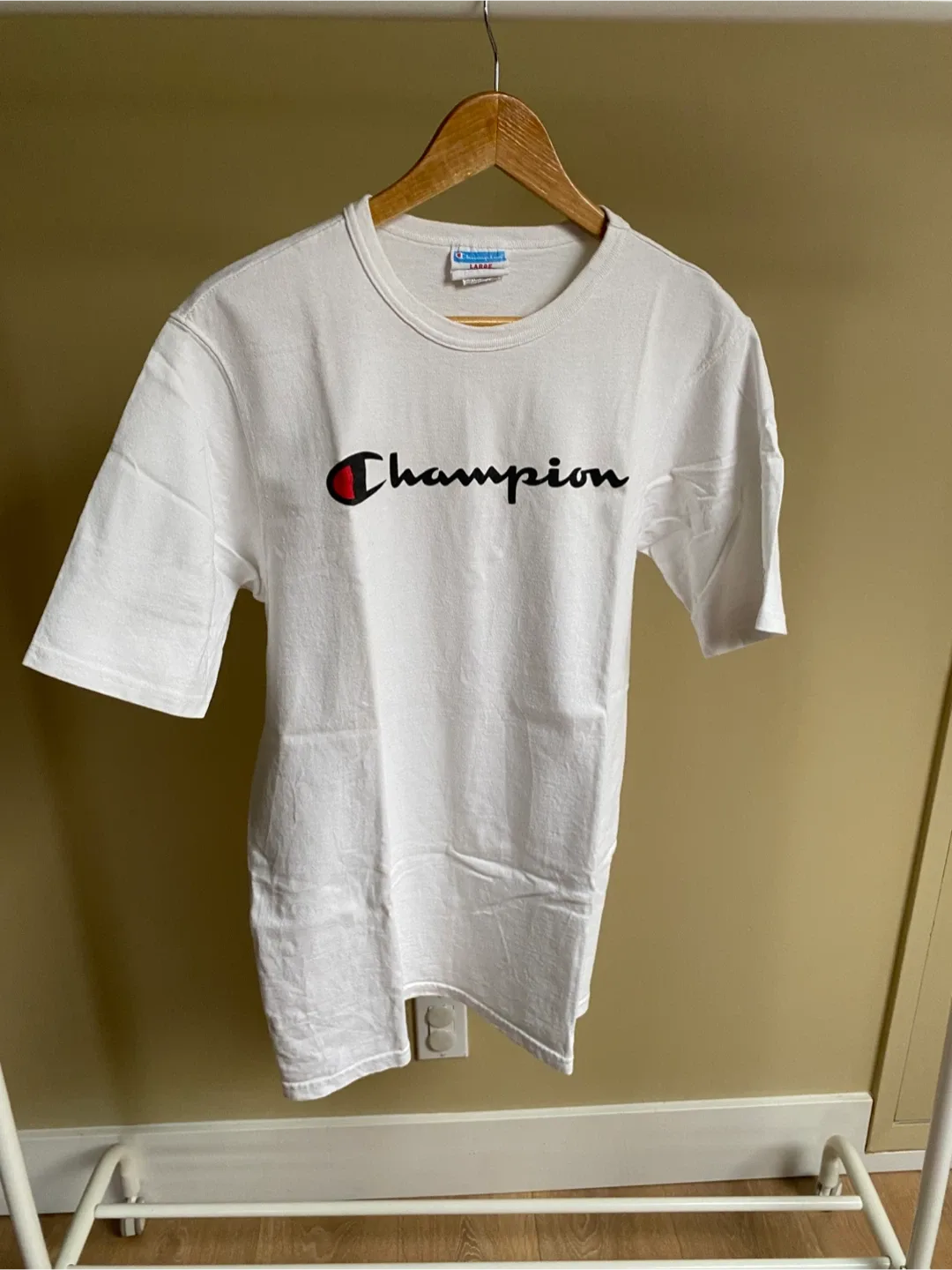 Champion White T-Shirt - Size Large thumbnail