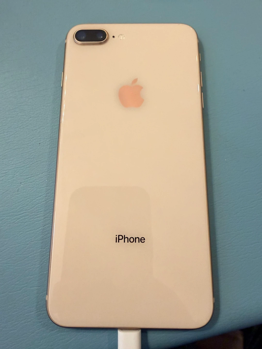 iPhone 8 Plus - Gold - photo 2