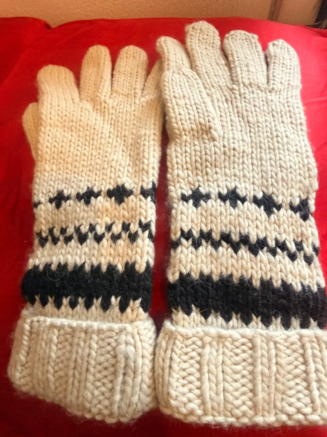 Wool Gloves - Cream & Black image indicator(2)