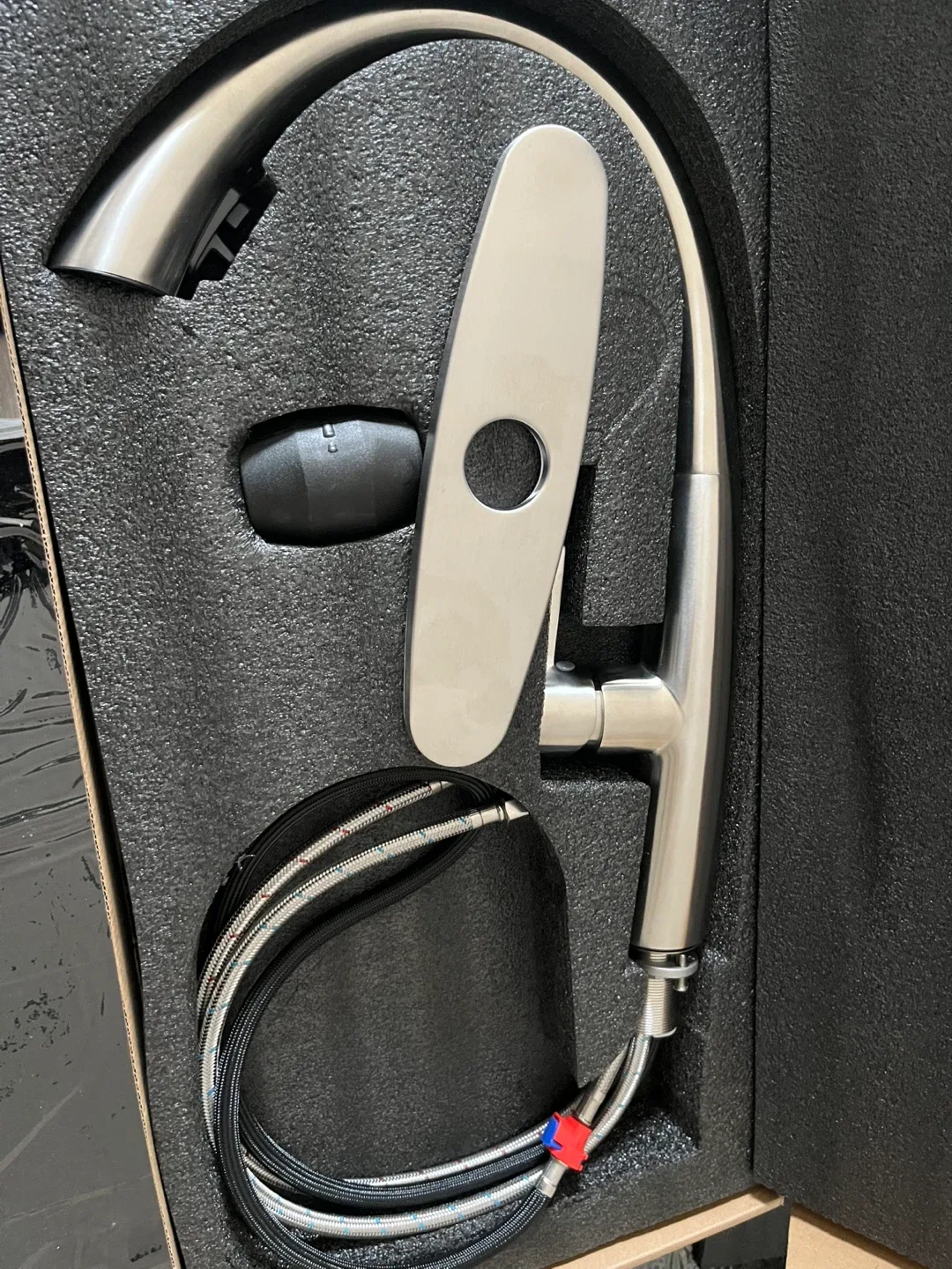 New Kitchen Faucet with Pull Down Sprayer image indicator(2)