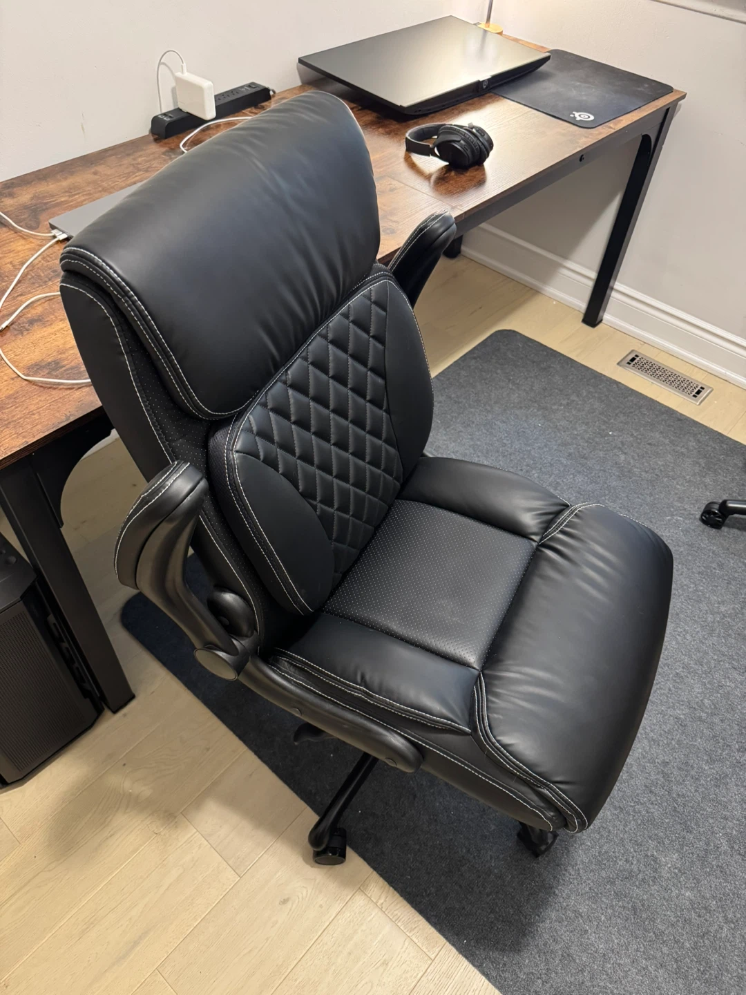 Black Leather Executive Office Chair - photo 2