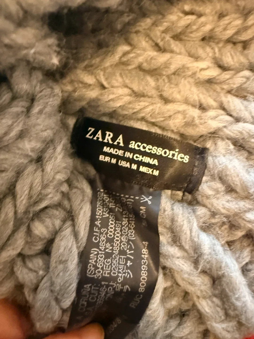 Zara winter hat image indicator(2)