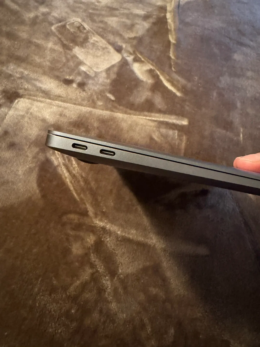 2020 MacBook Air Core i7 image indicator(6)