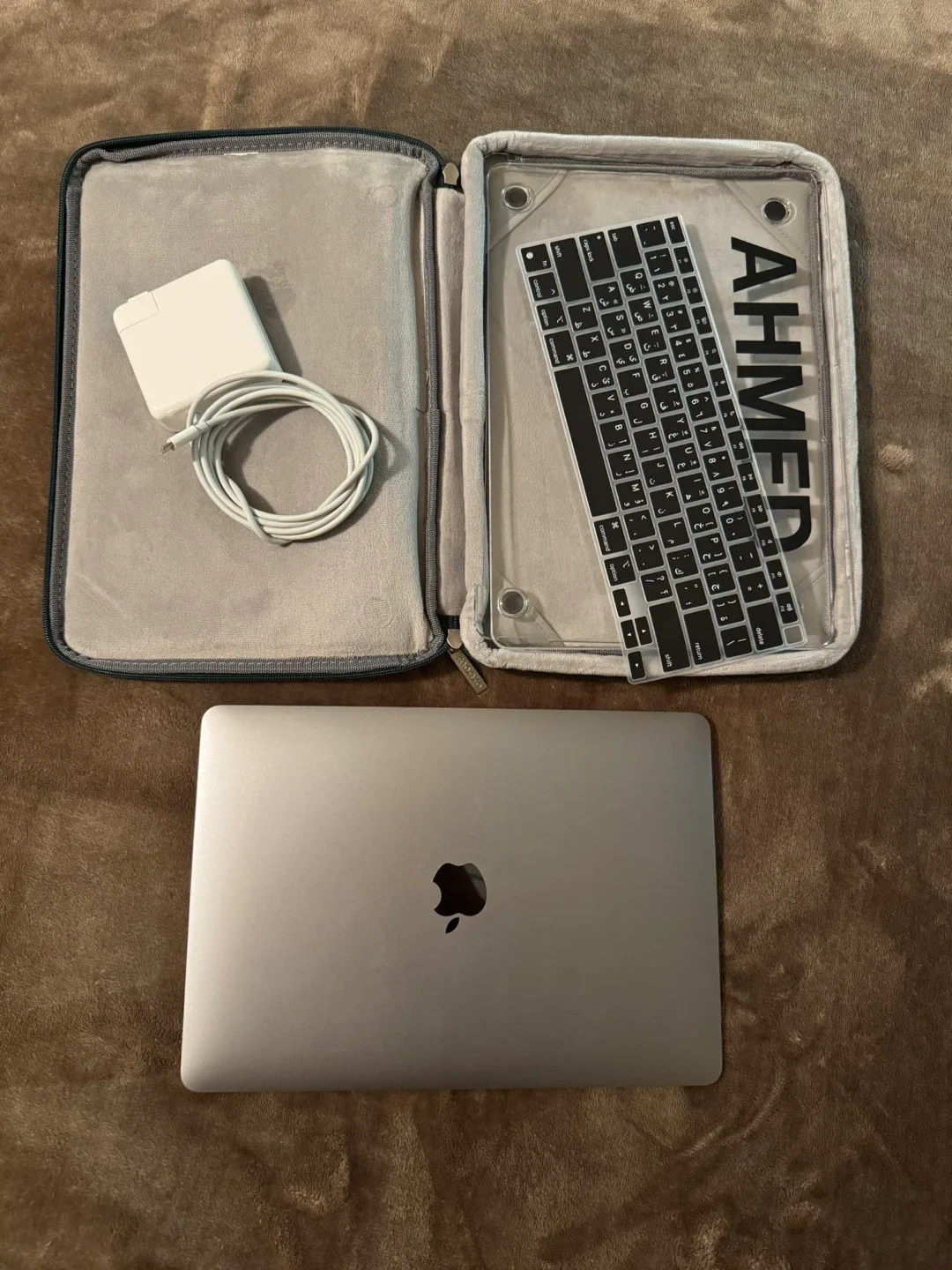 2020 MacBook Air Core i7 image indicator(9)