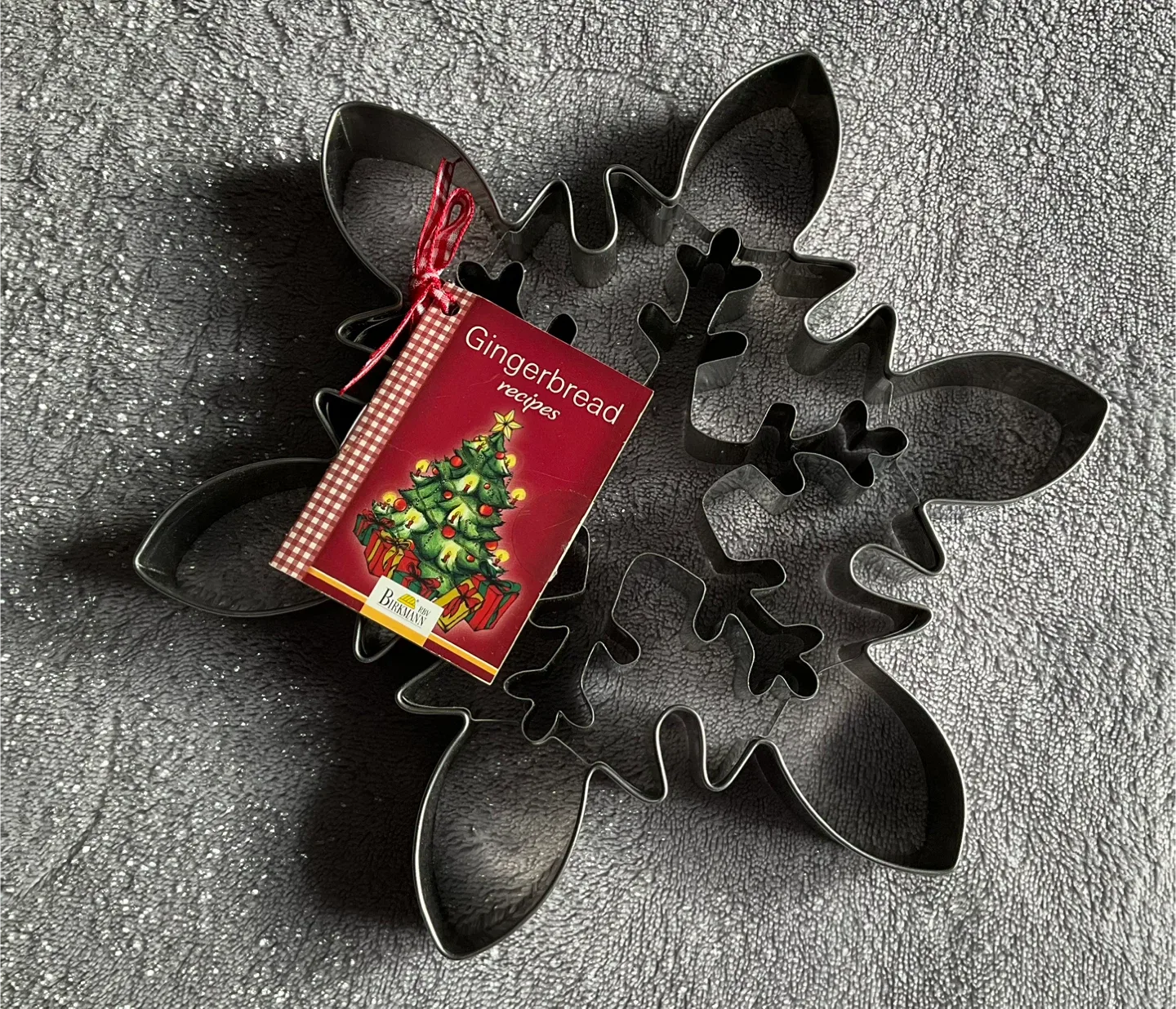 Blumann Snowflake Cookie Cutter Set with Recipe Book image indicator(2)