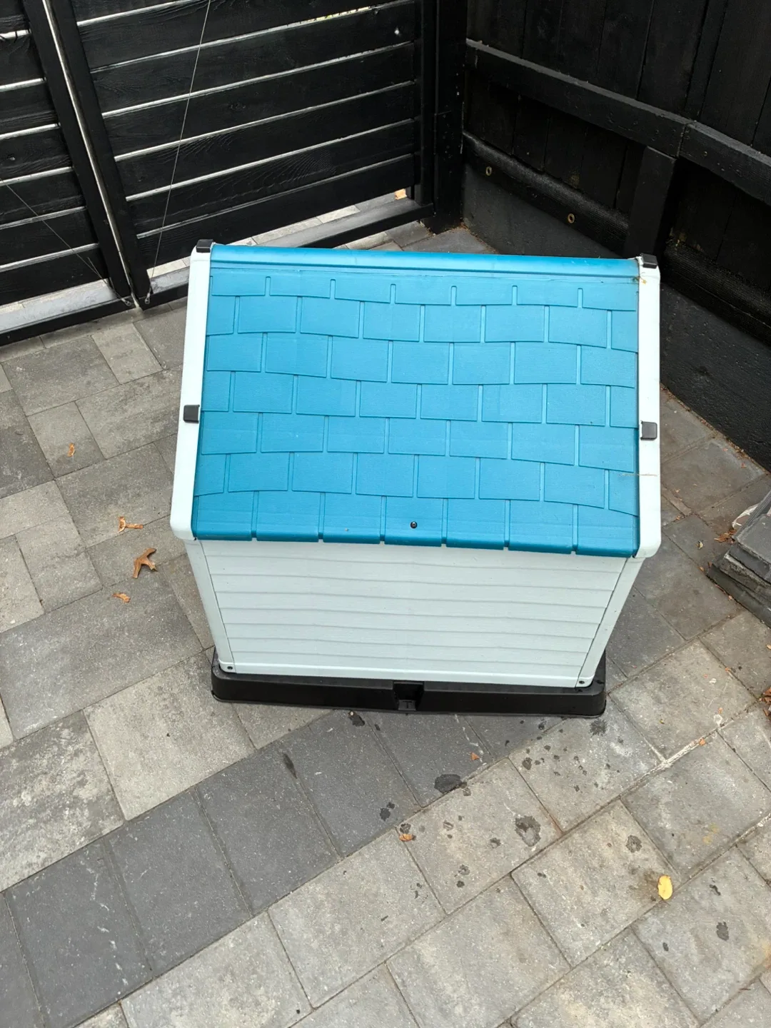 Dogloo Indigo Dog House - Blue/White image indicator(2)