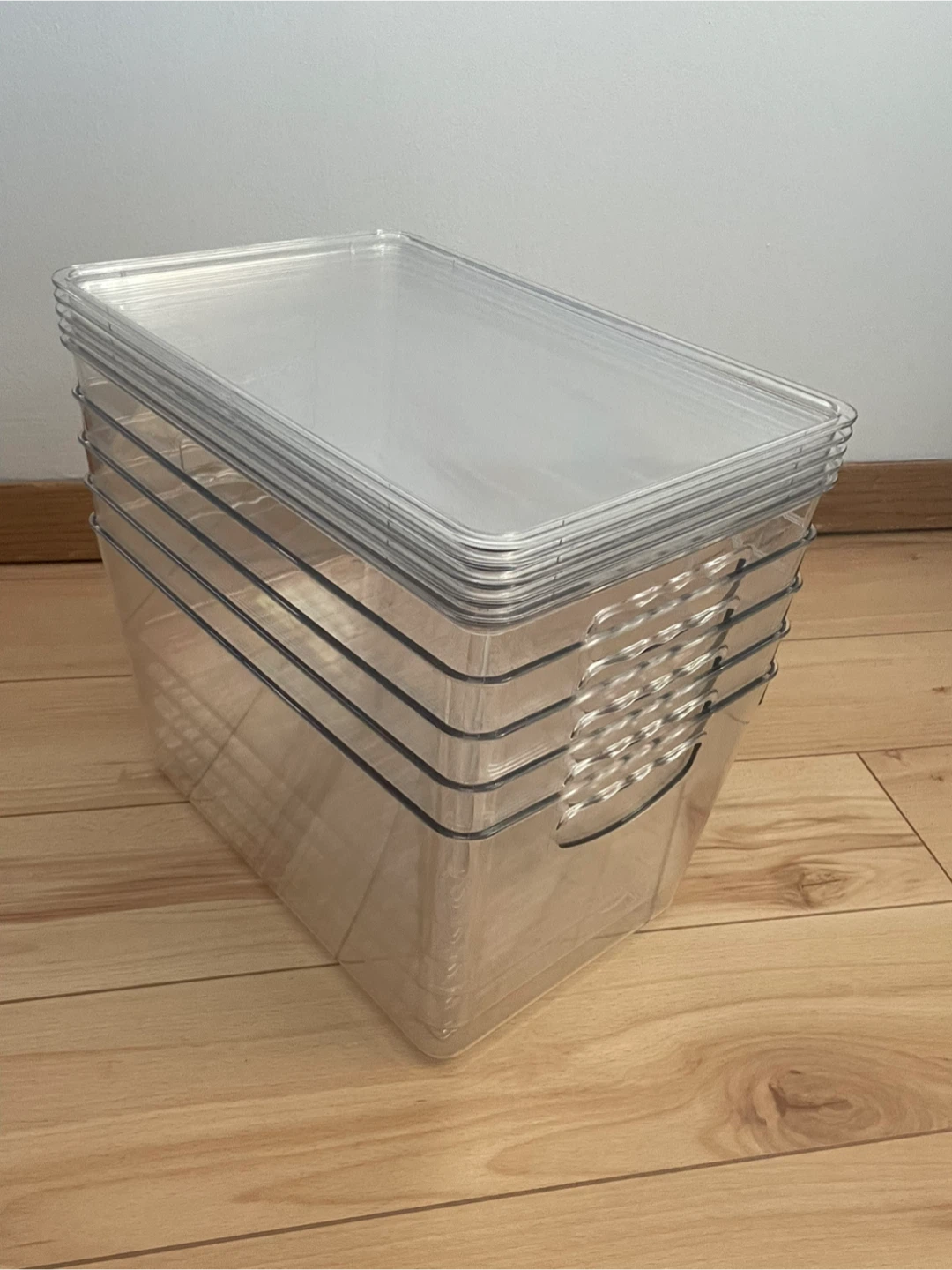 5 Plastic Storage Bins with Lids