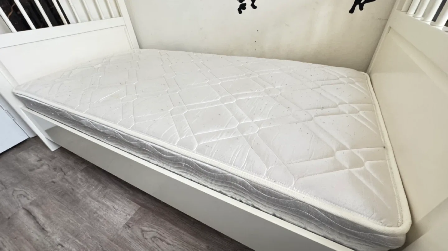 IKEA Hemnes Daybed Frame with Mattress image indicator(2)