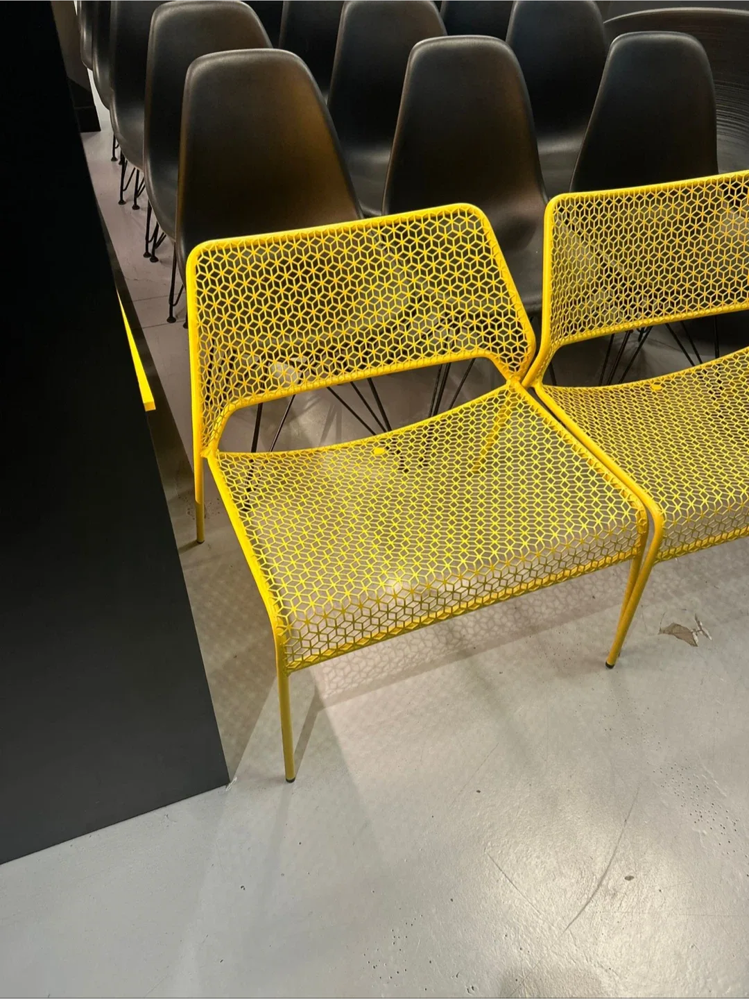 Yellow Metal Mesh Chair image indicator(2)