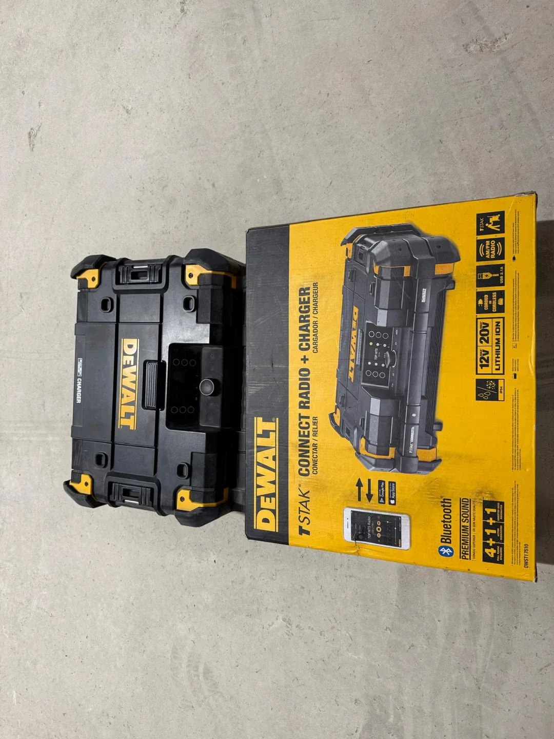 DeWalt TSTAK Connect Radio + Charger image indicator(2)