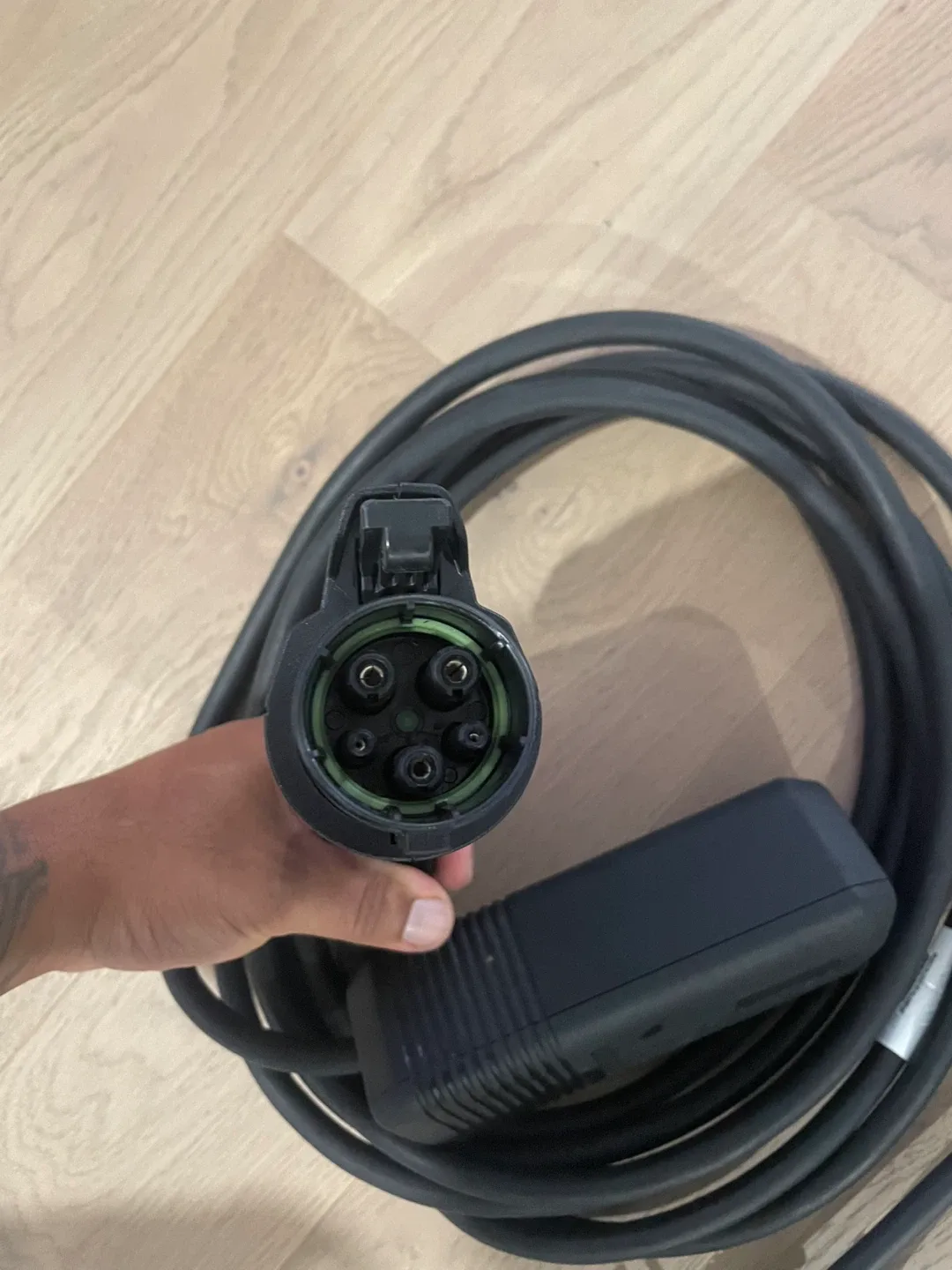 Ultium EV Charging Cable image indicator(2)