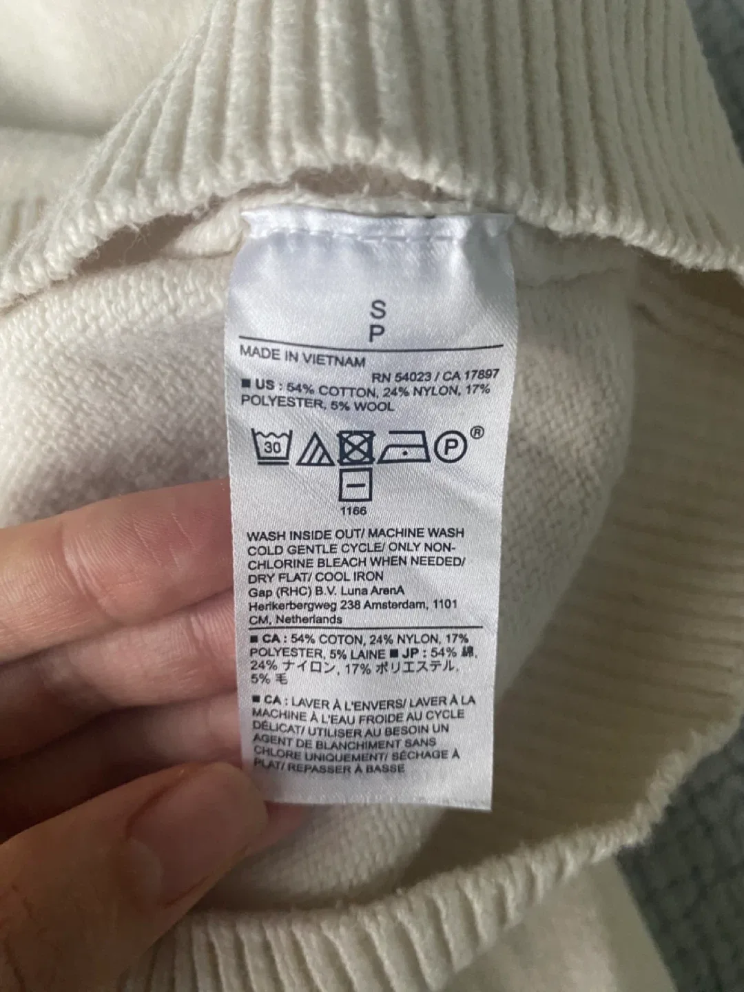 Banana Republic Cream Sweater - Size Small image indicator(5)