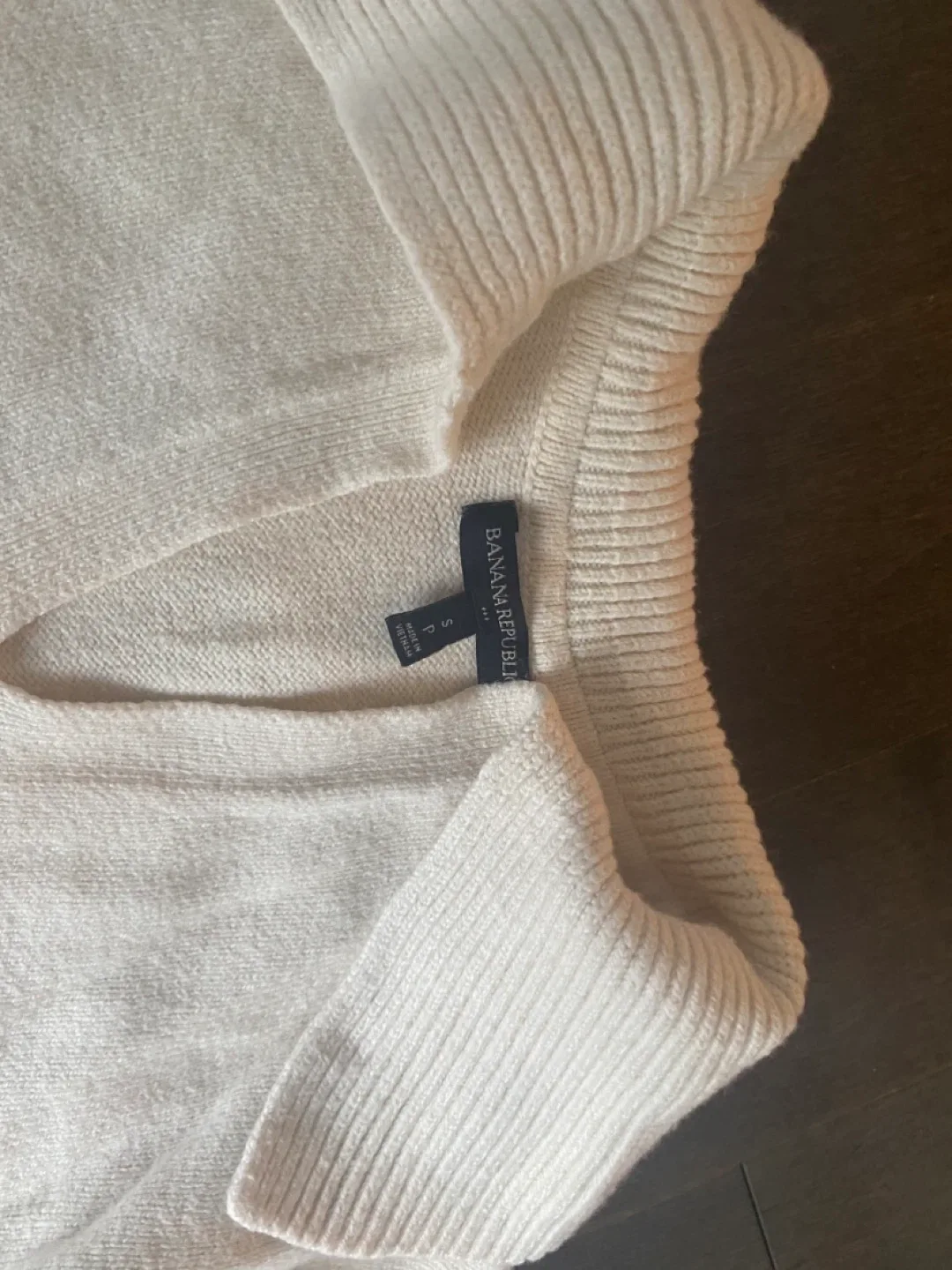 Banana Republic Cream Sweater - Size Small image indicator(2)