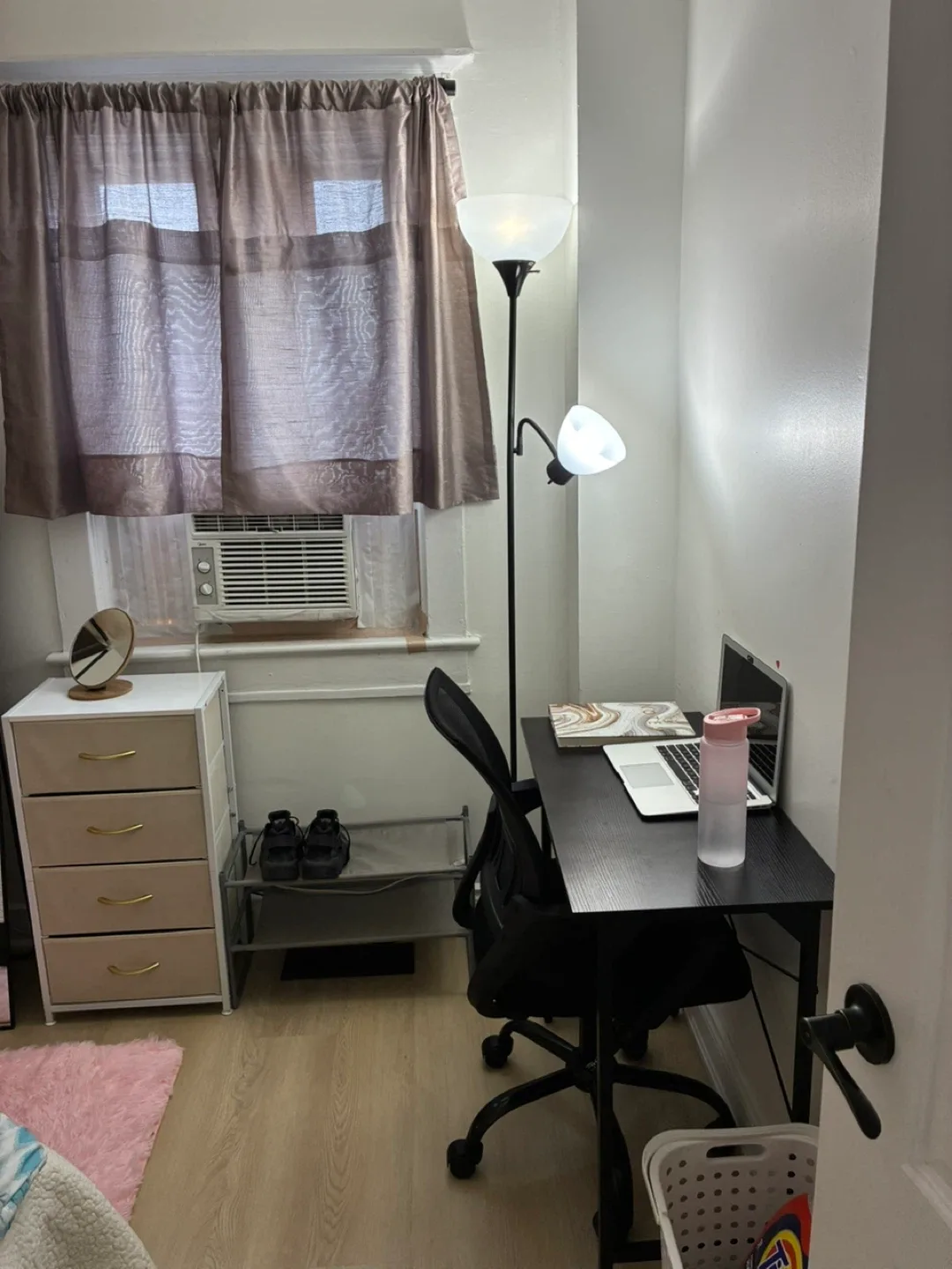 $800/mth fully furnished private room image indicator(4)