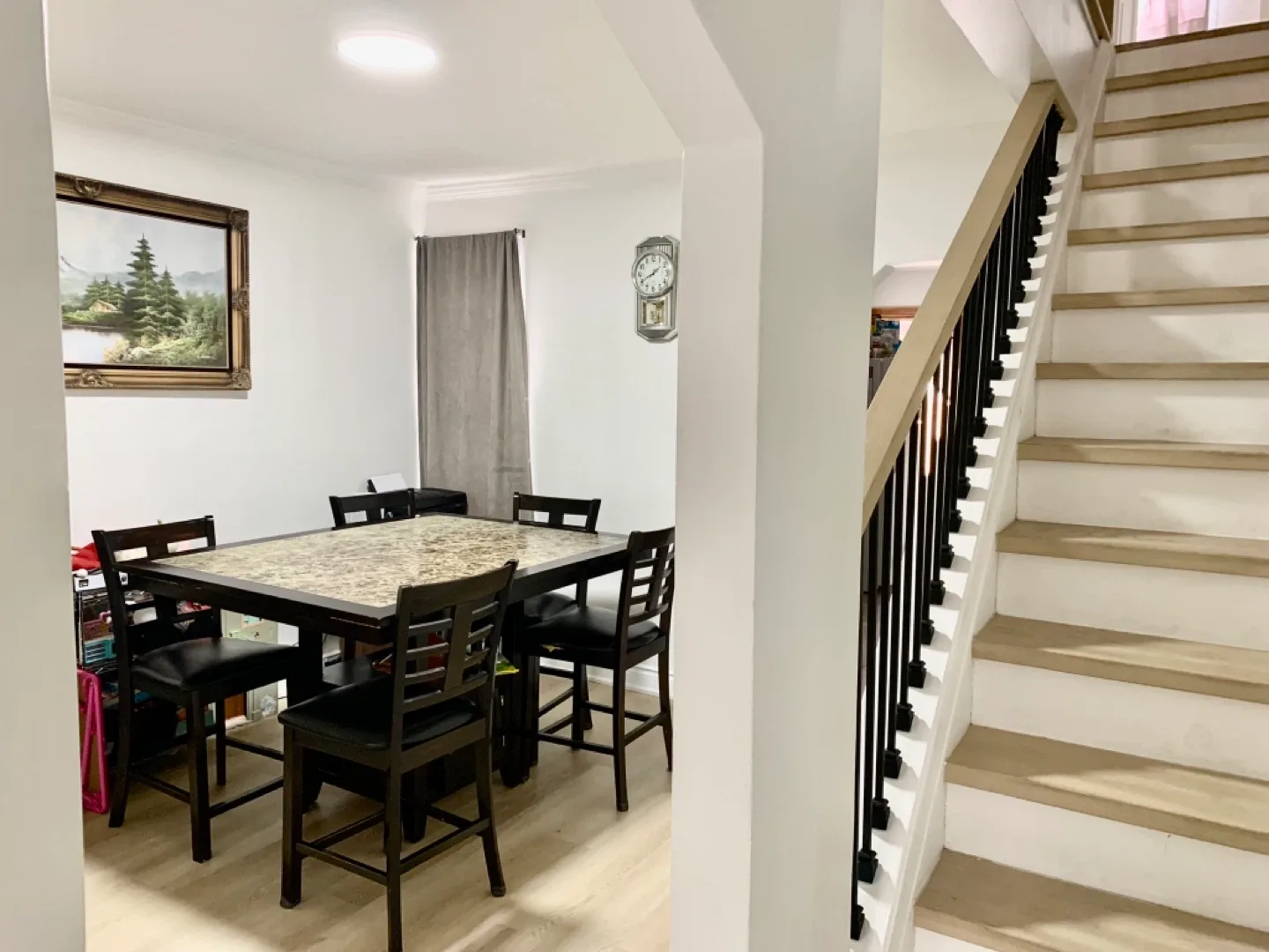 $800/mth fully furnished private room image indicator(9)