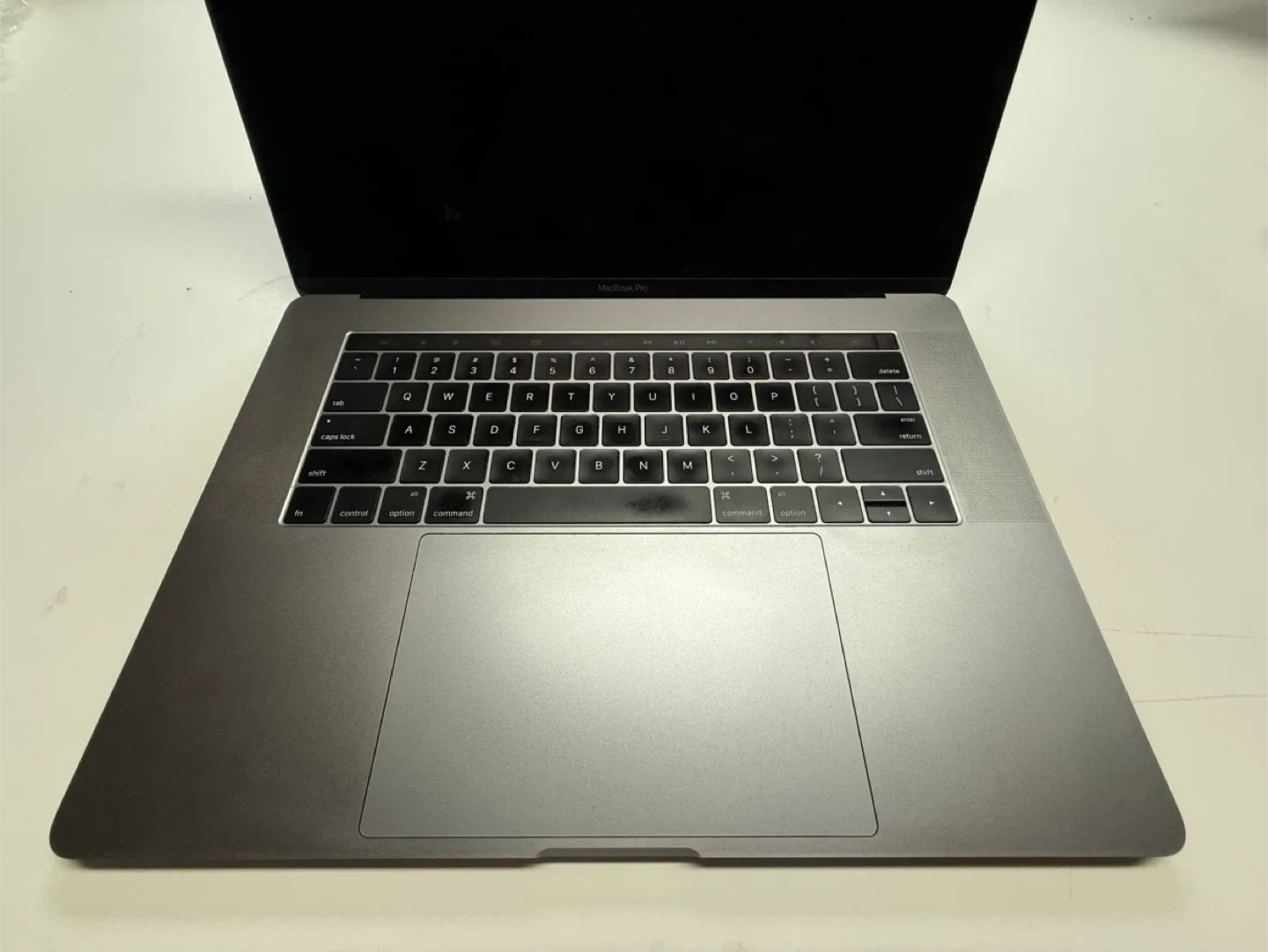 MacBook Pro 15-inch, 2016 - Intel Core i7 image indicator(3)