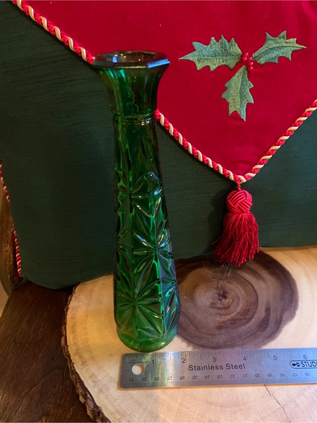 Vintage Emerald Green Glass Vase image indicator(7)