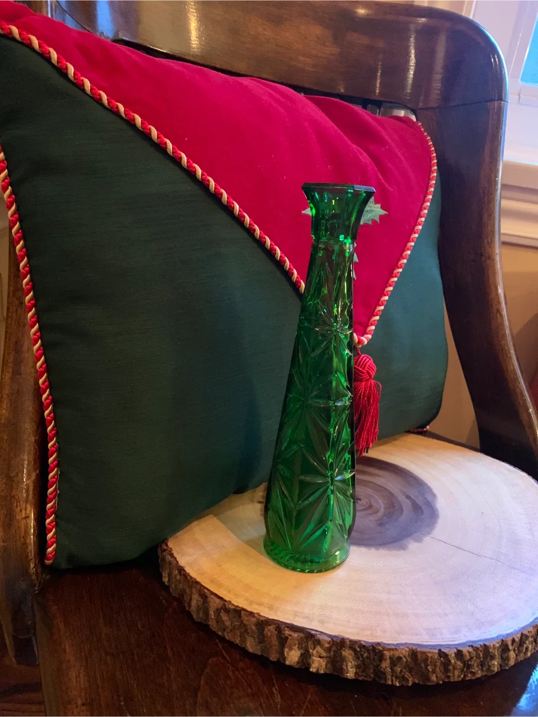 Vintage Emerald Green Glass Vase image indicator(8)