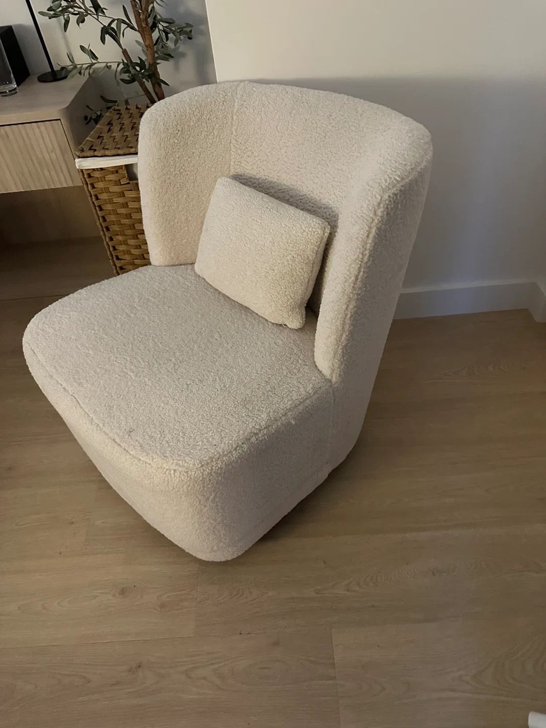 Cream-colored Boucle Swivel Chair