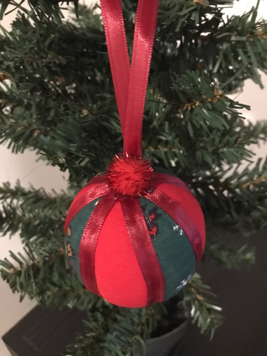 Handmade Christmas Ornaments image indicator(2)