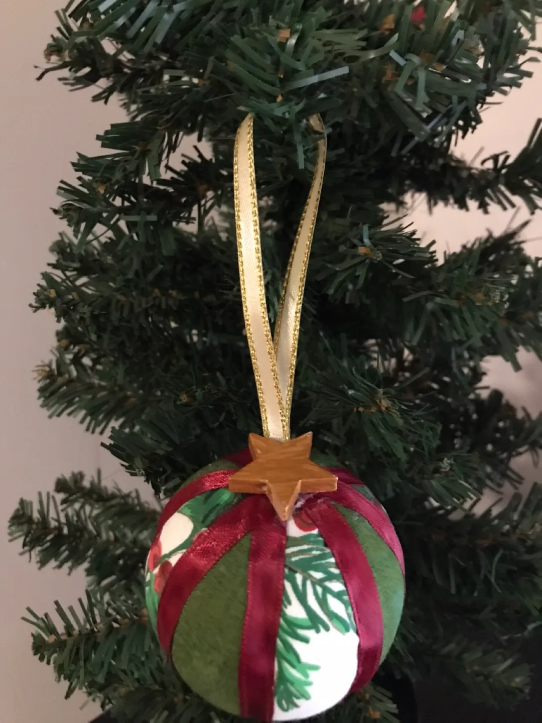 Handmade Christmas Ornaments image indicator(3)