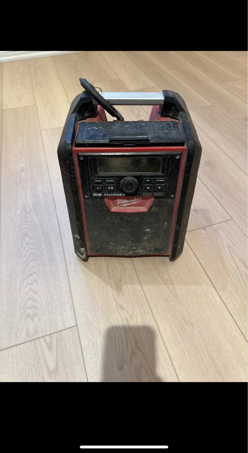 Milwaukee M18 RedLithium XC5.0 Battery & Tools image indicator(5)