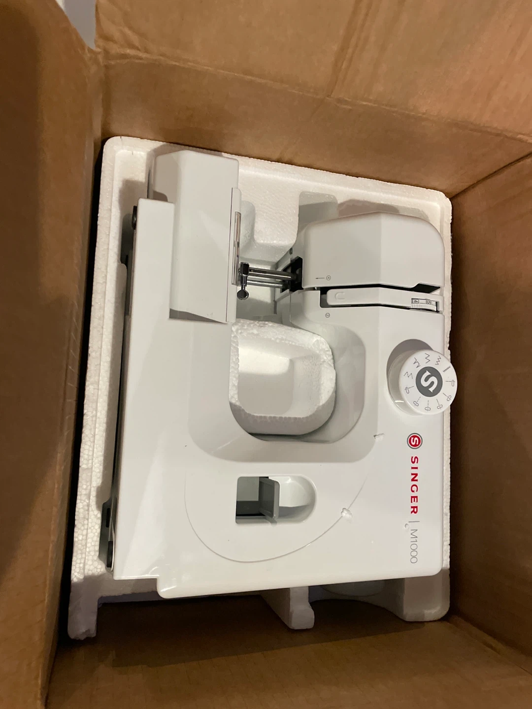 Singer M1000 Sewing Machine - Like New! - photo 2