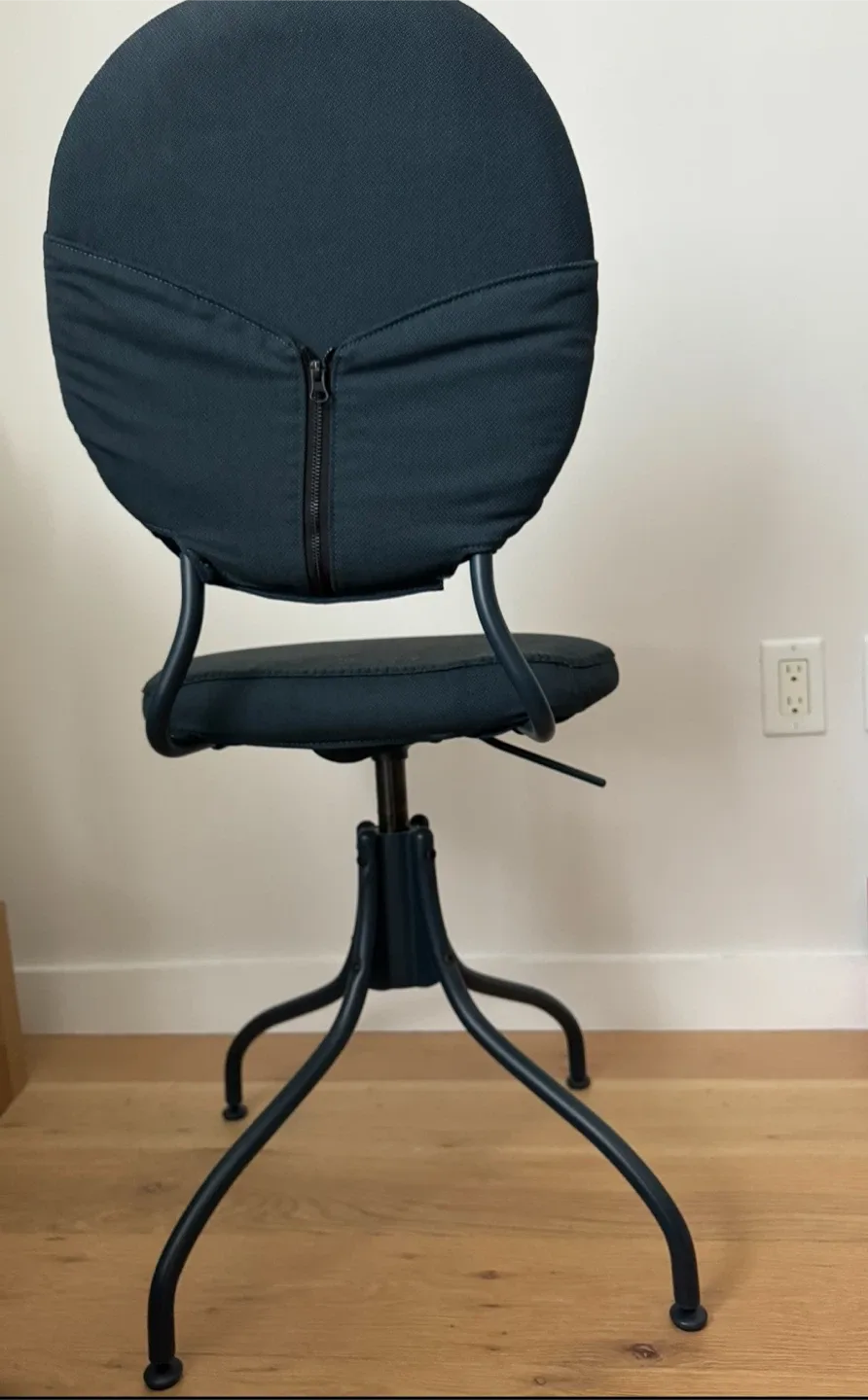 IKEA” BJÖRKBERGET” Swivel chair, Dark blue, Like New! image indicator(4)