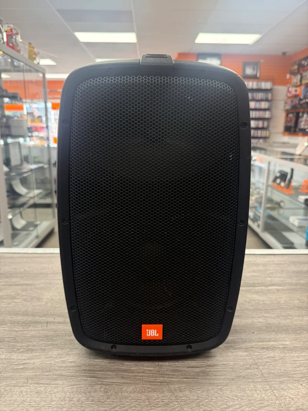 JBL EON206P Portable PA System thumbnail