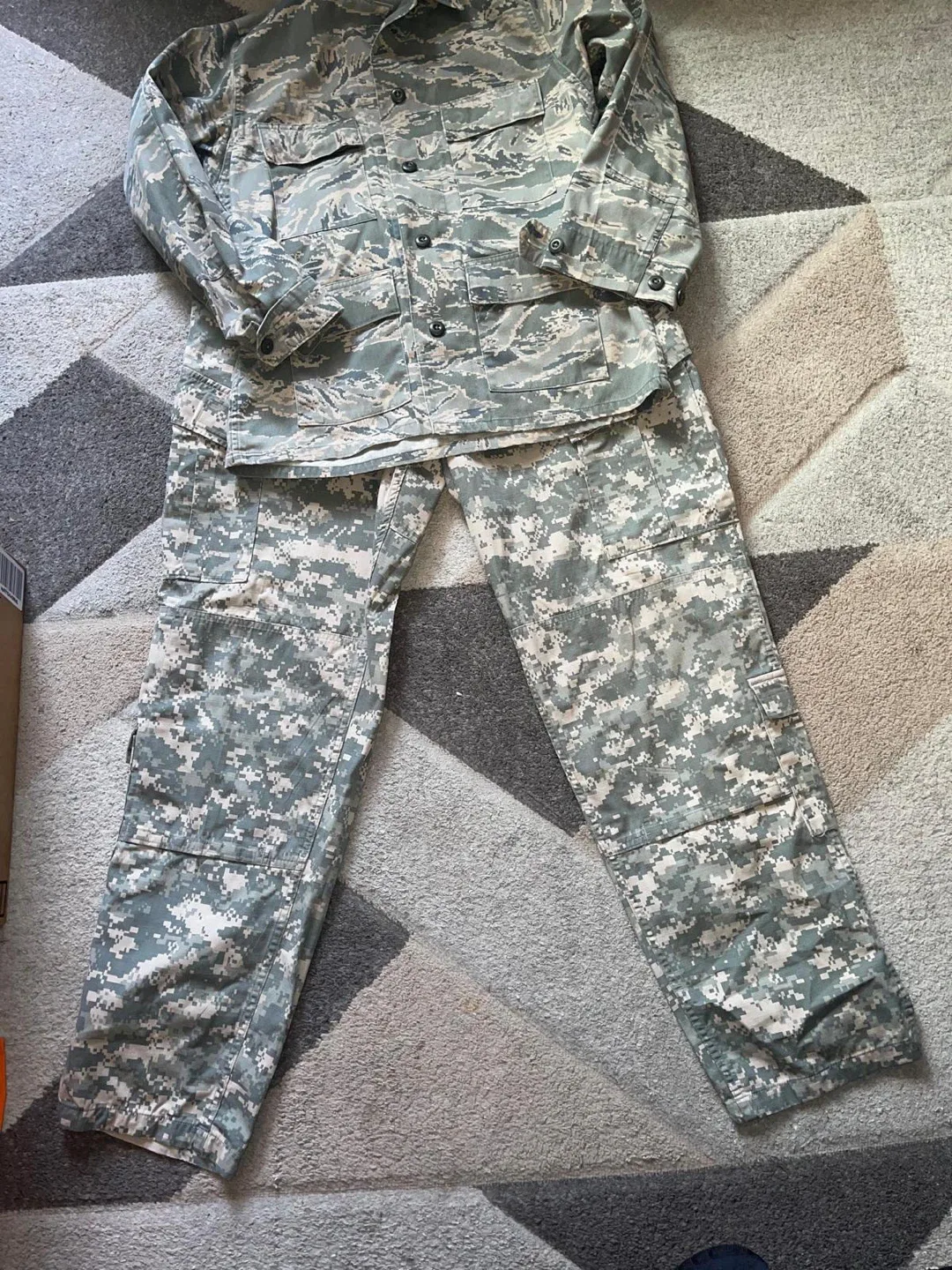 USAF Men's Camo Jacket & Pants - Size M Regular