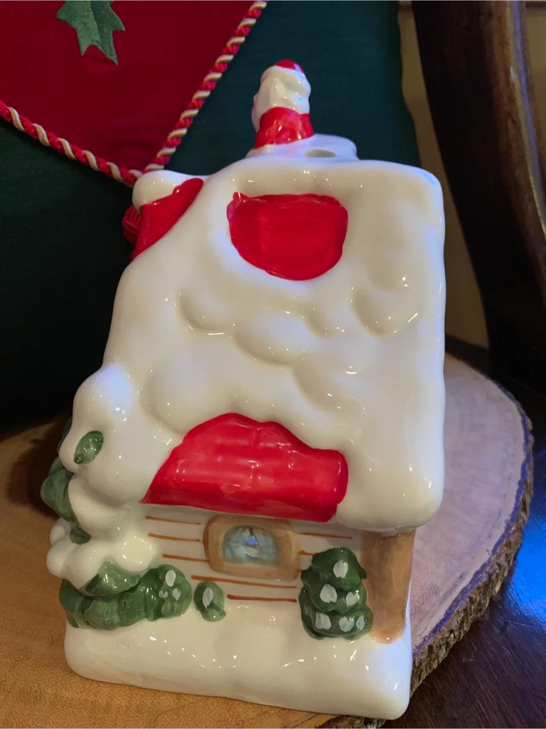 Christmas Ceramic Cabin Candle Holder image indicator(4)