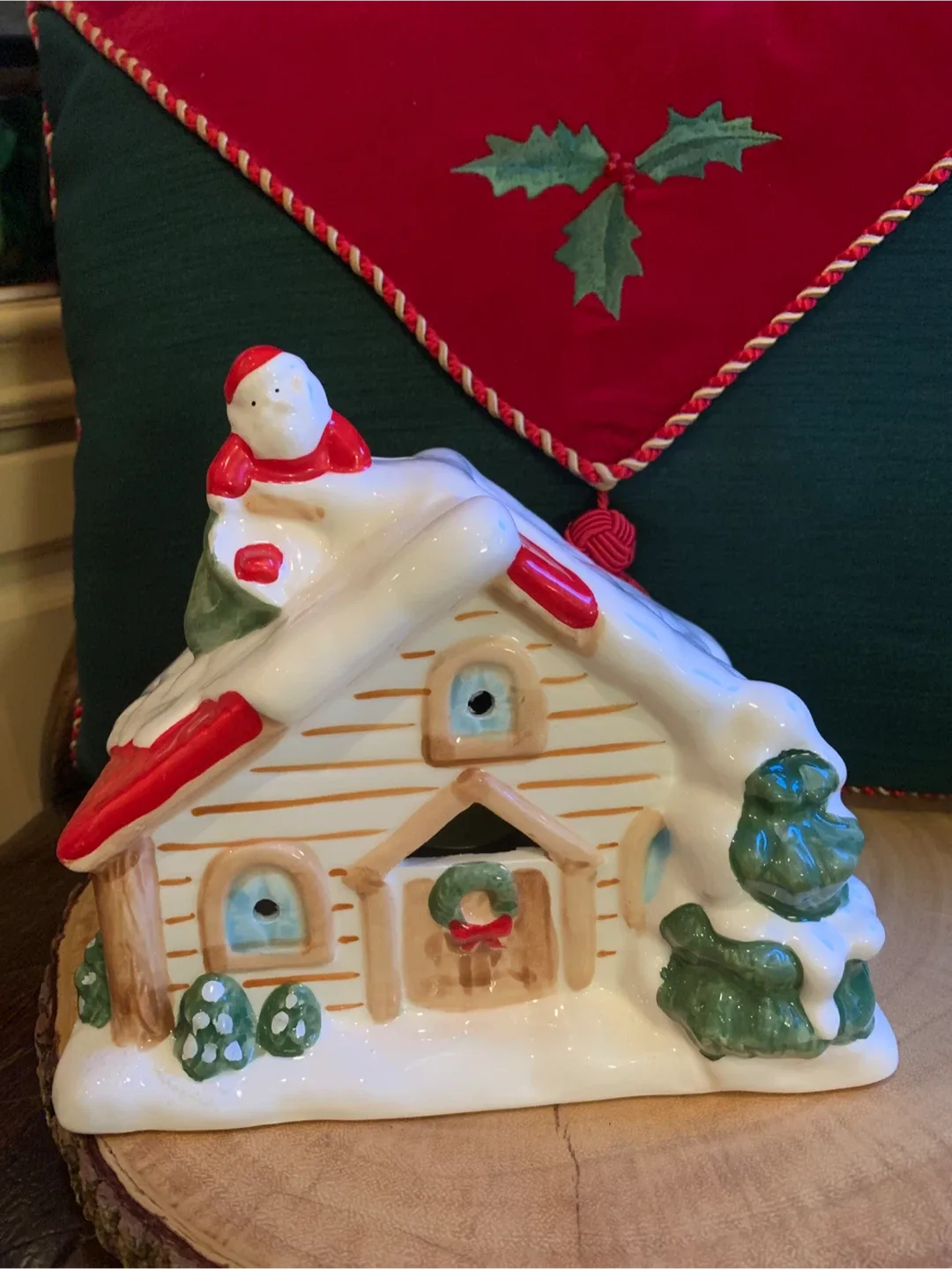 Christmas Ceramic Cabin Candle Holder image indicator(2)