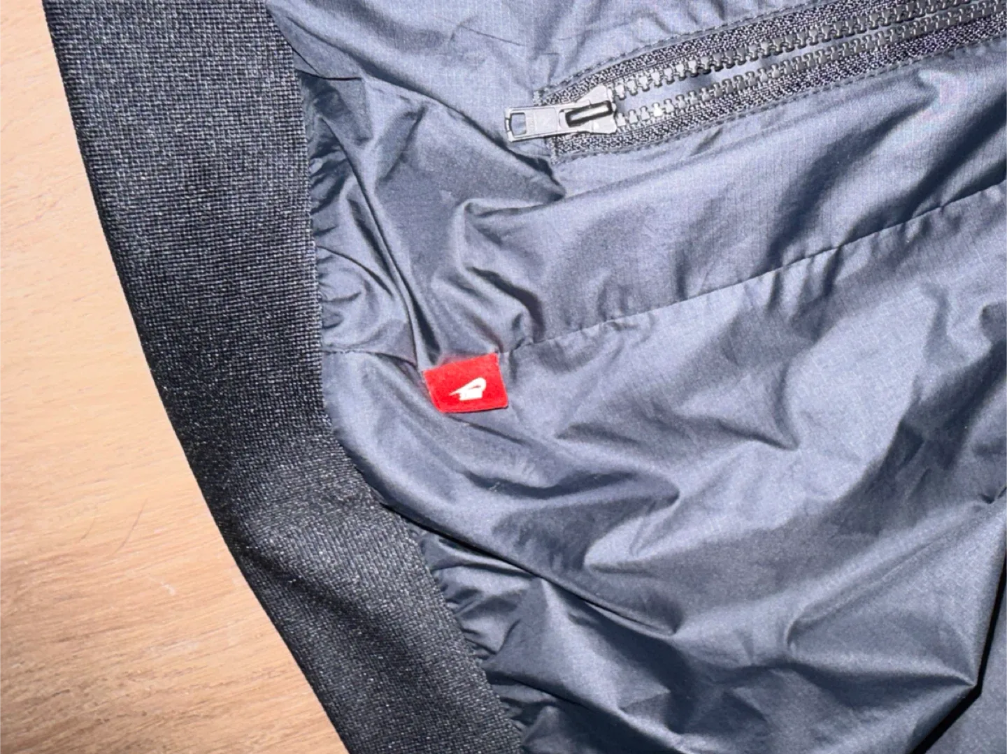 Nike Windbreaker Jacket - Size L image indicator(6)