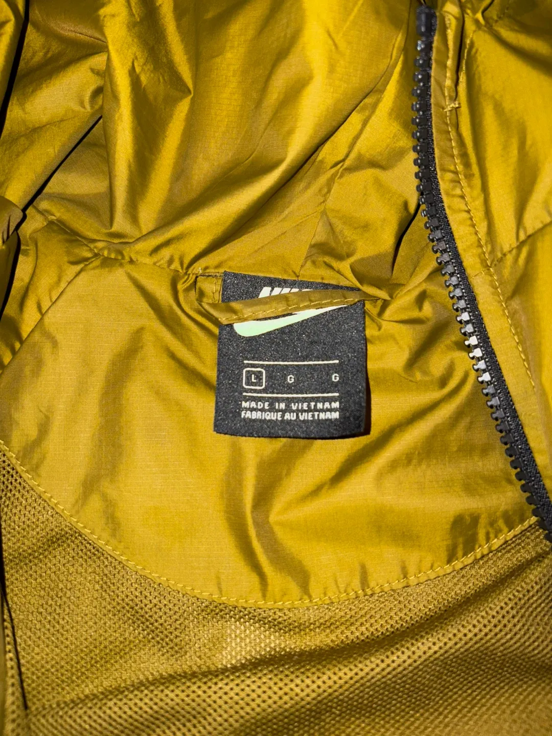 Nike Windbreaker Jacket - Size L image indicator(2)