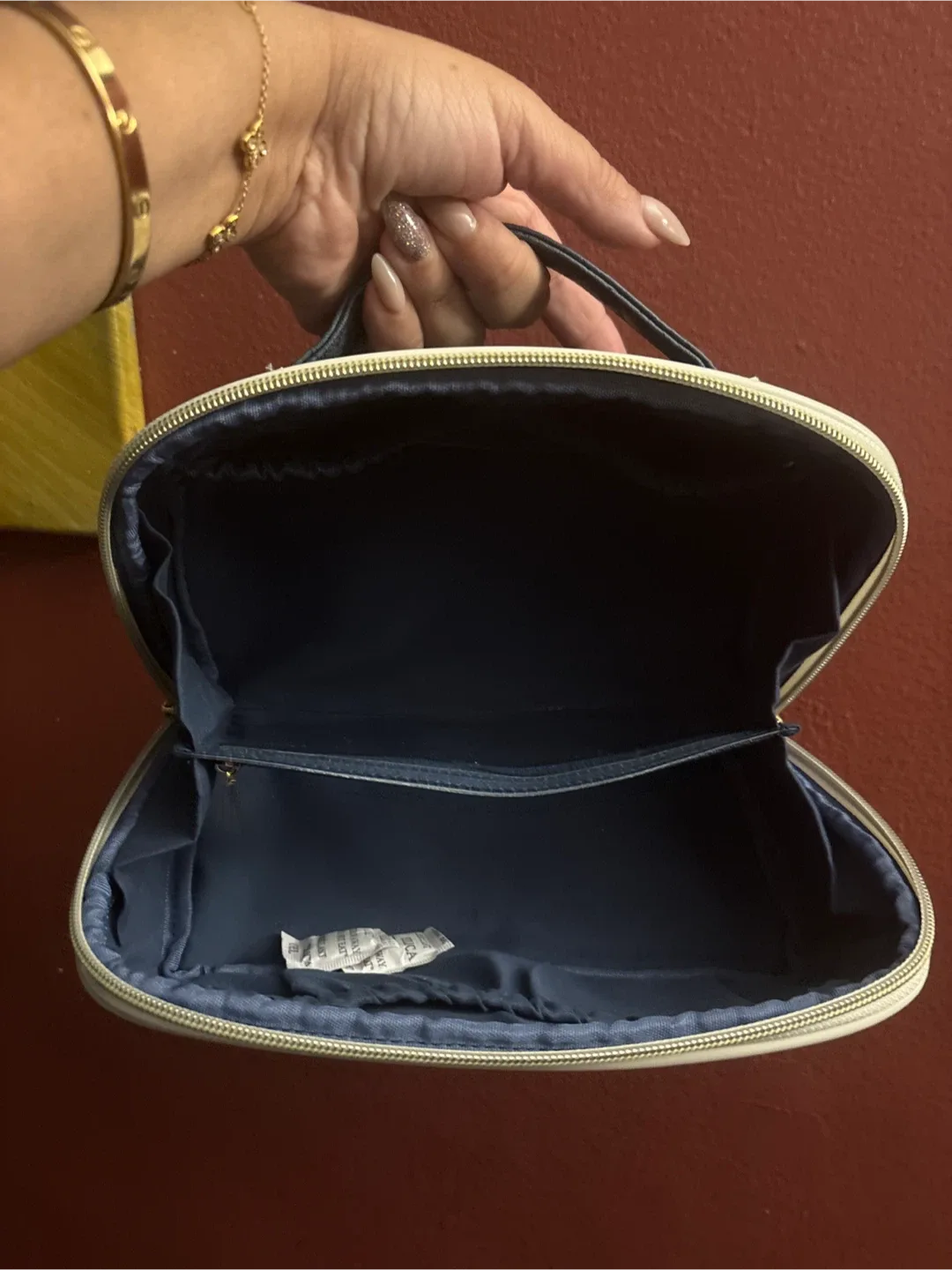 NEW PRITE Carry Your Style With Pride Vanity Case image indicator(5)