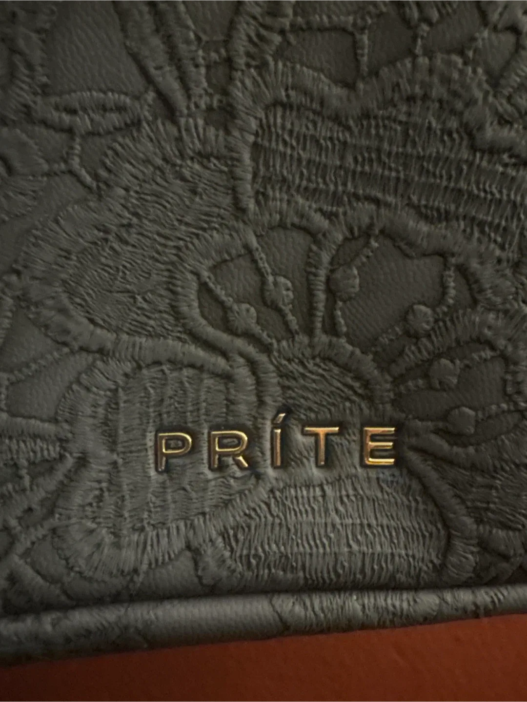 NEW PRITE Carry Your Style With Pride Vanity Case image indicator(9)