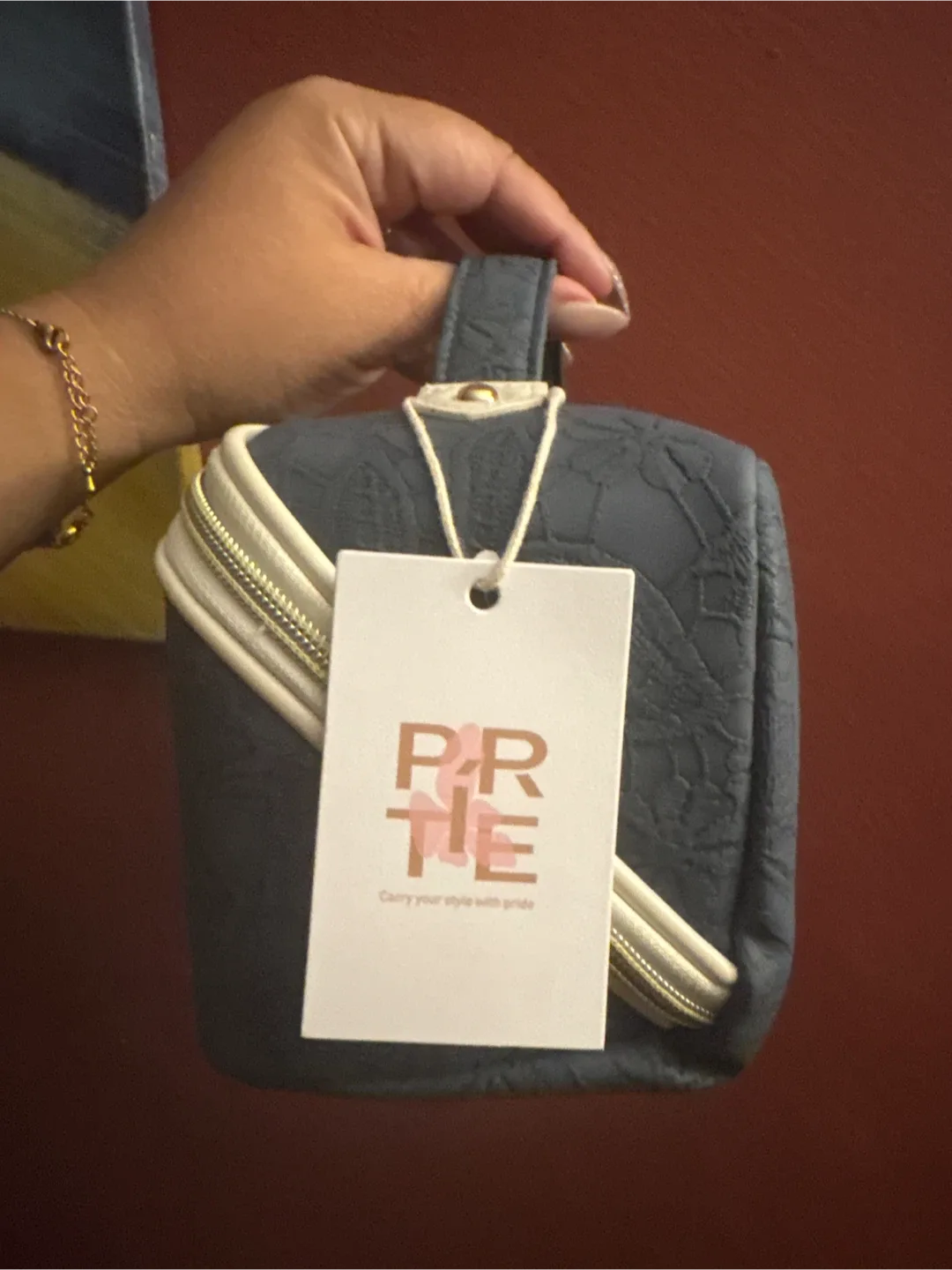 NEW PRITE Carry Your Style With Pride Vanity Case image indicator(2)