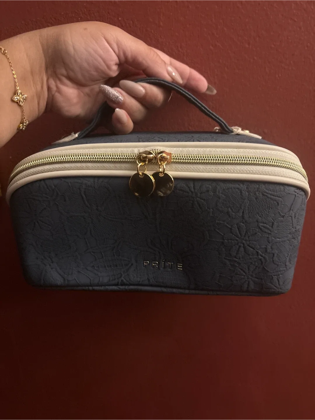 NEW PRITE Carry Your Style With Pride Vanity Case image indicator(10)