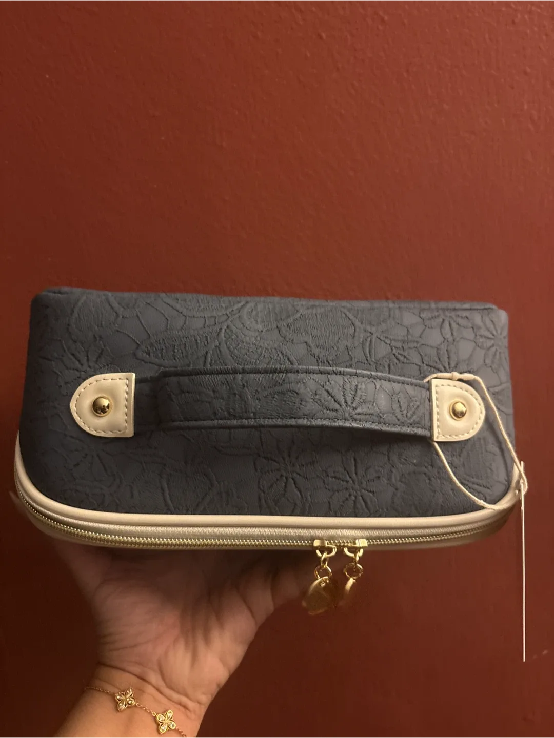 NEW PRITE Carry Your Style With Pride Vanity Case image indicator(4)