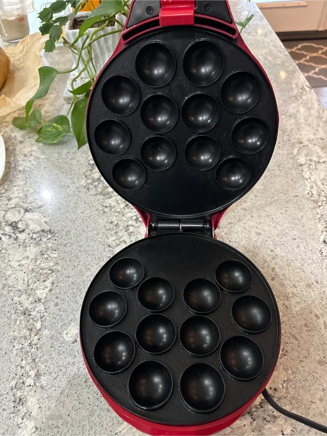 Bella Cake Pop Maker - Red image indicator(2)