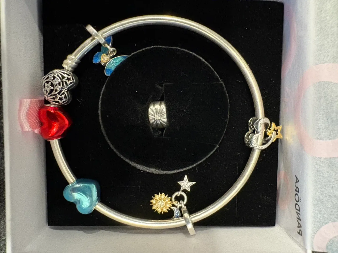 Pandora bangle & charms image indicator(2)