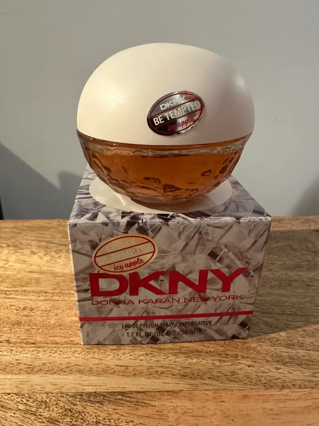 DKNY Be Tempted Icy Apple 50ml Perfume image indicator(2)
