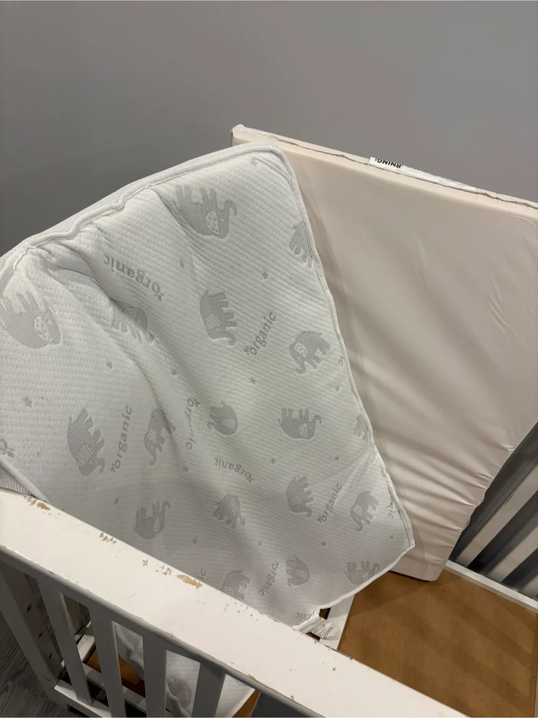 MINI crib WITH mattress image indicator(8)