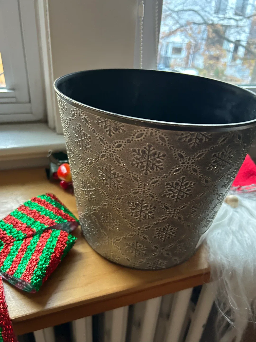 Xmas basket Santa  bulbs decorations ornaments decor image indicator(5)