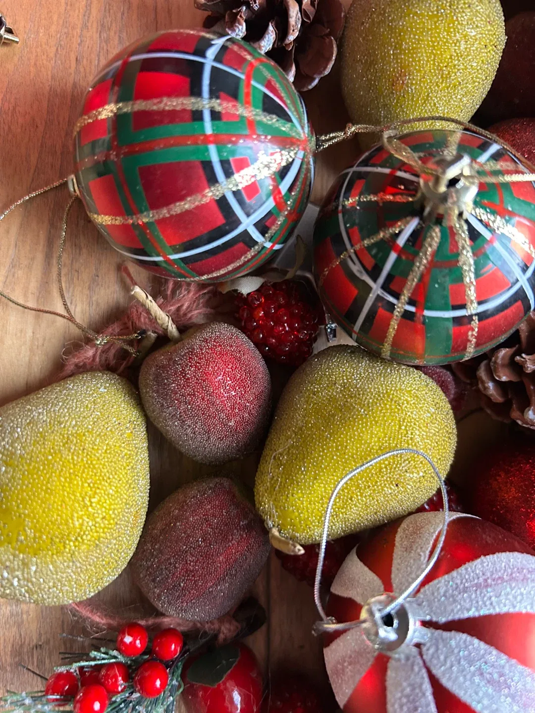 Xmas basket Santa  bulbs decorations ornaments decor image indicator(3)