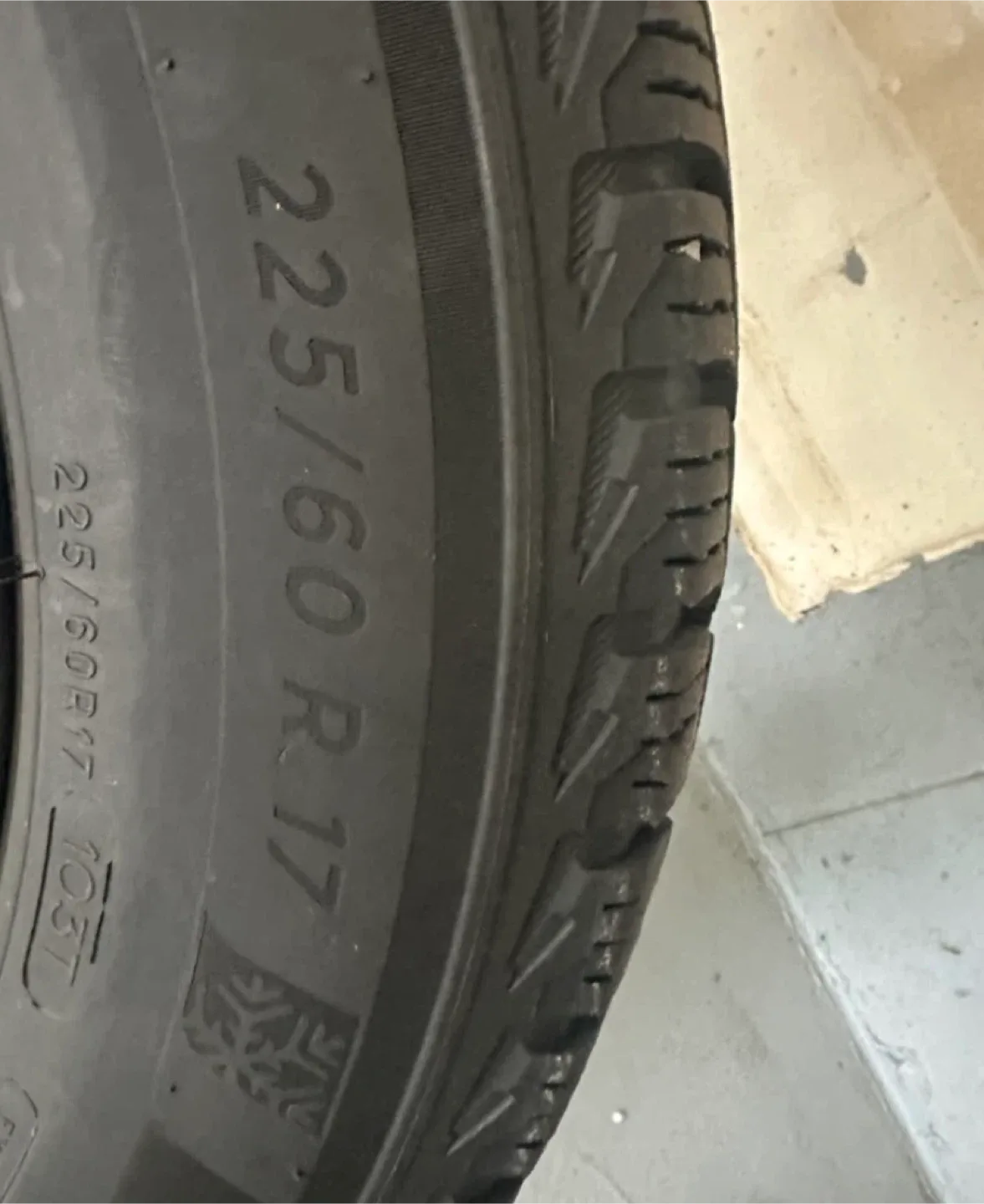 Winter Tire 225/60 R17 image indicator(2)