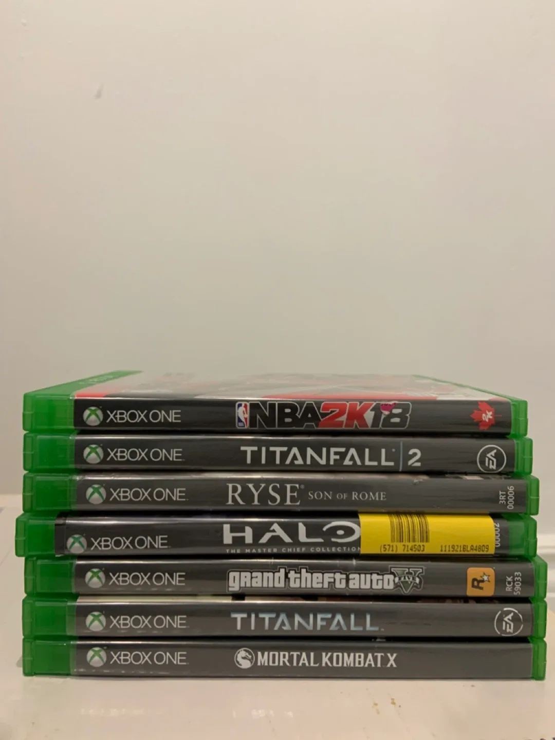 Xbox One with Games and Controller image indicator(3)